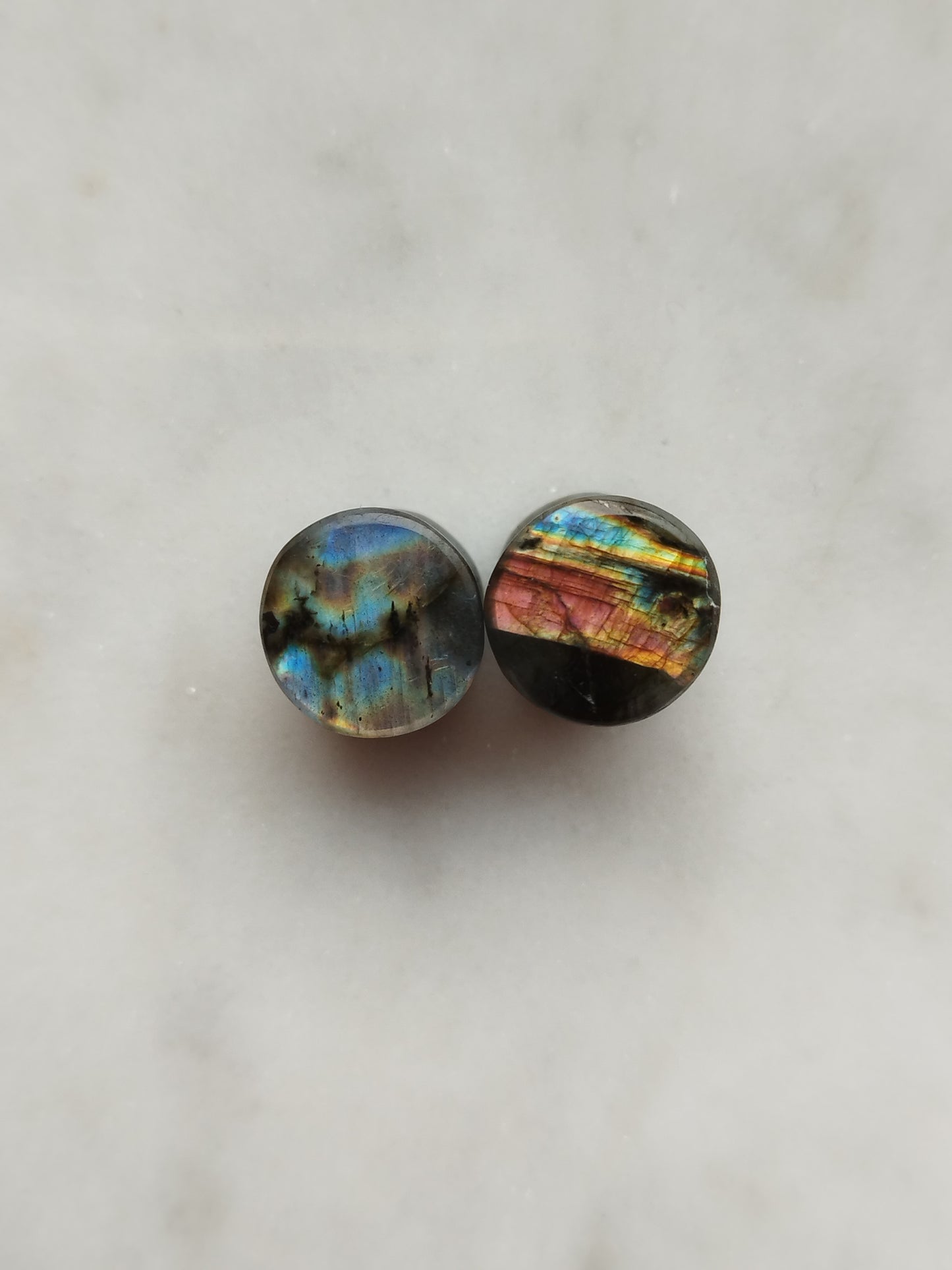 00g Rainbow Labradorite Plugs