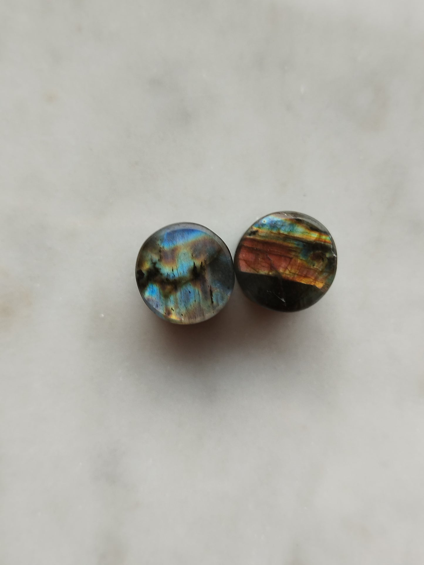 00g Rainbow Labradorite Plugs