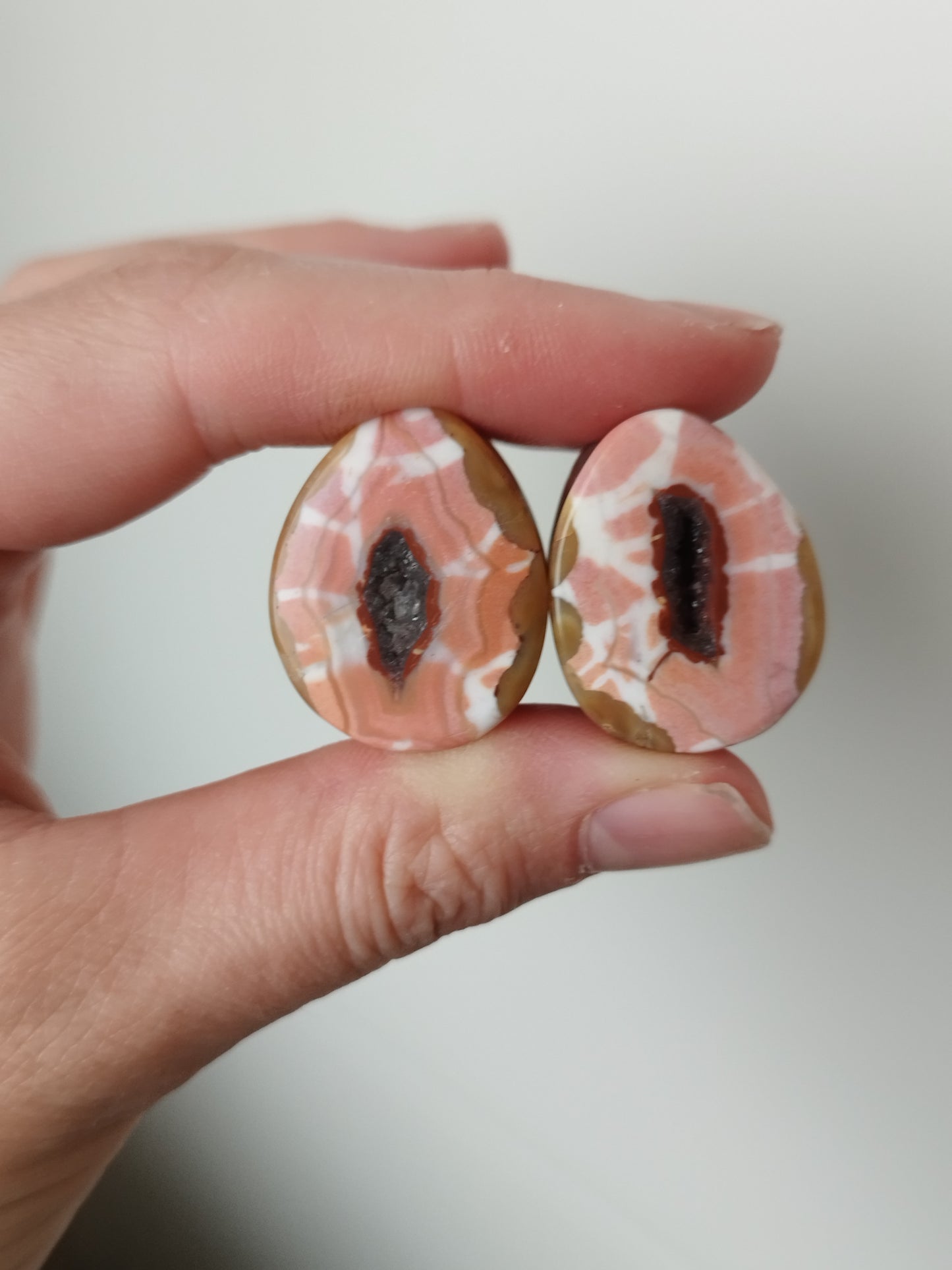 7/8" Pink Agate Geode Plugs
