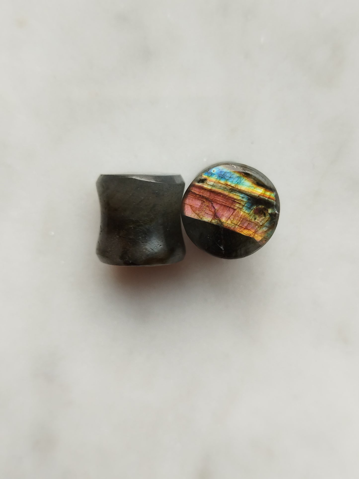 00g Rainbow Labradorite Plugs