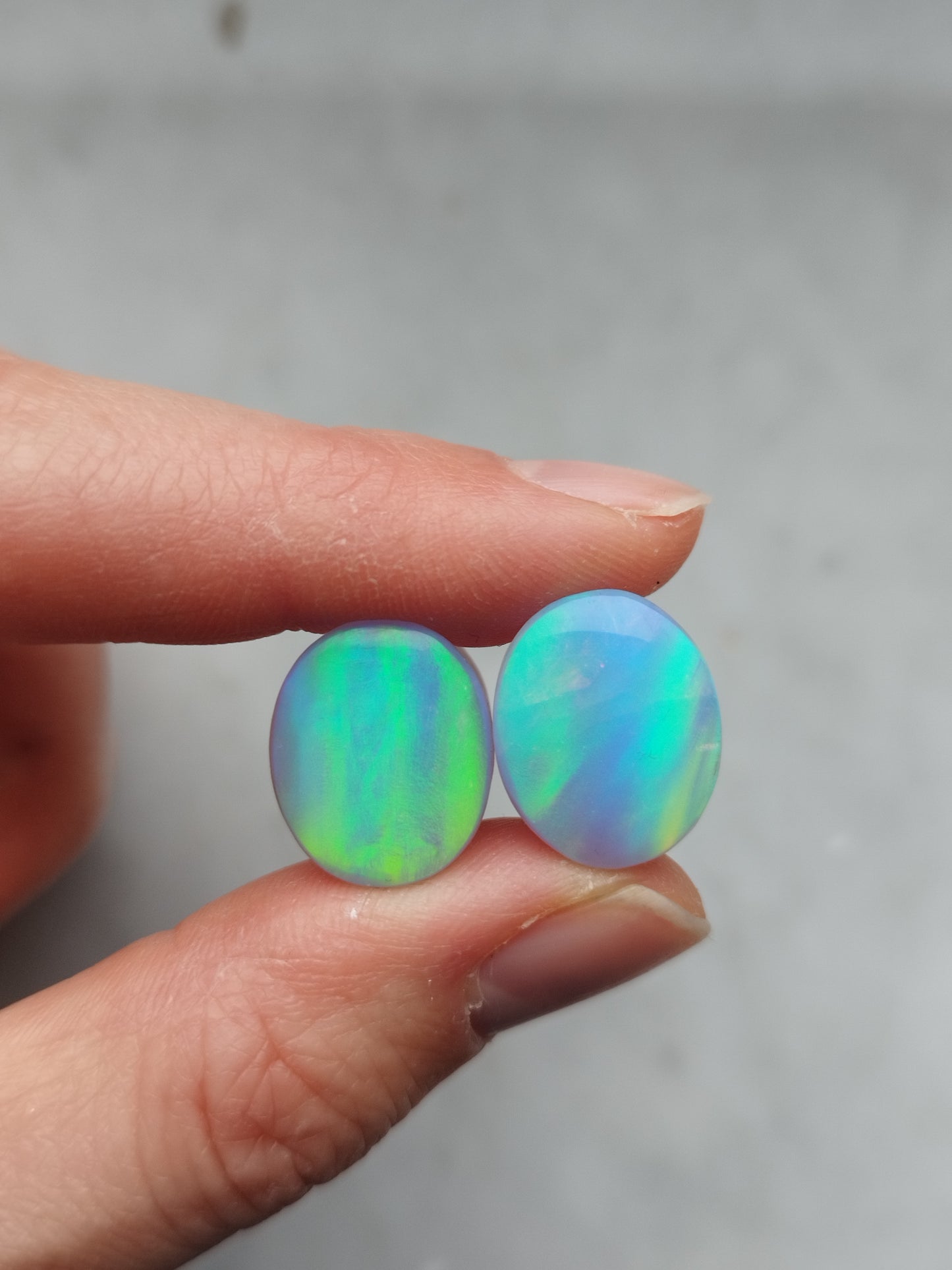 13mm Oval Aurora Opal On Quartz