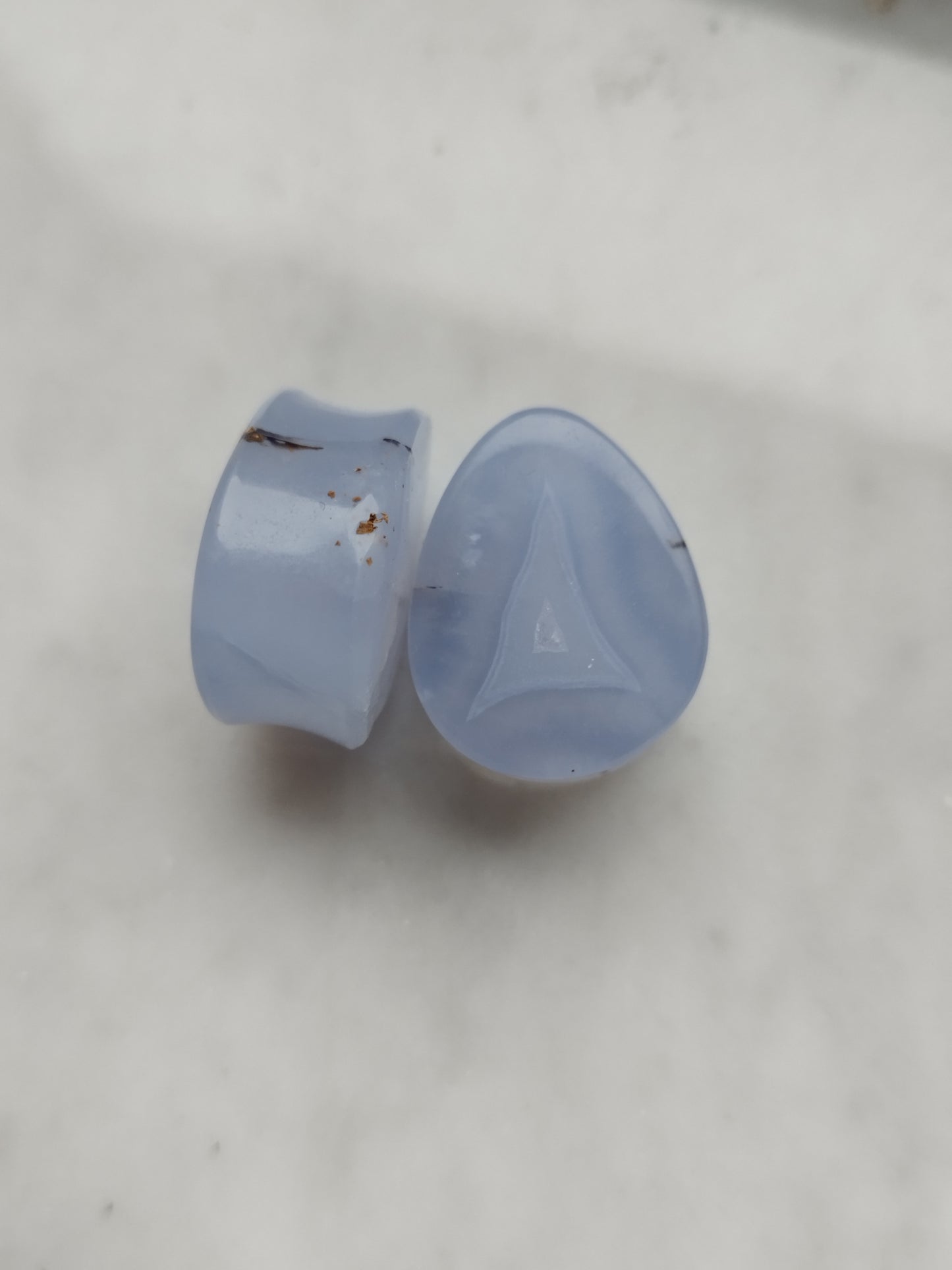 7/8" Chalcedony Geode Teardrop Plugs