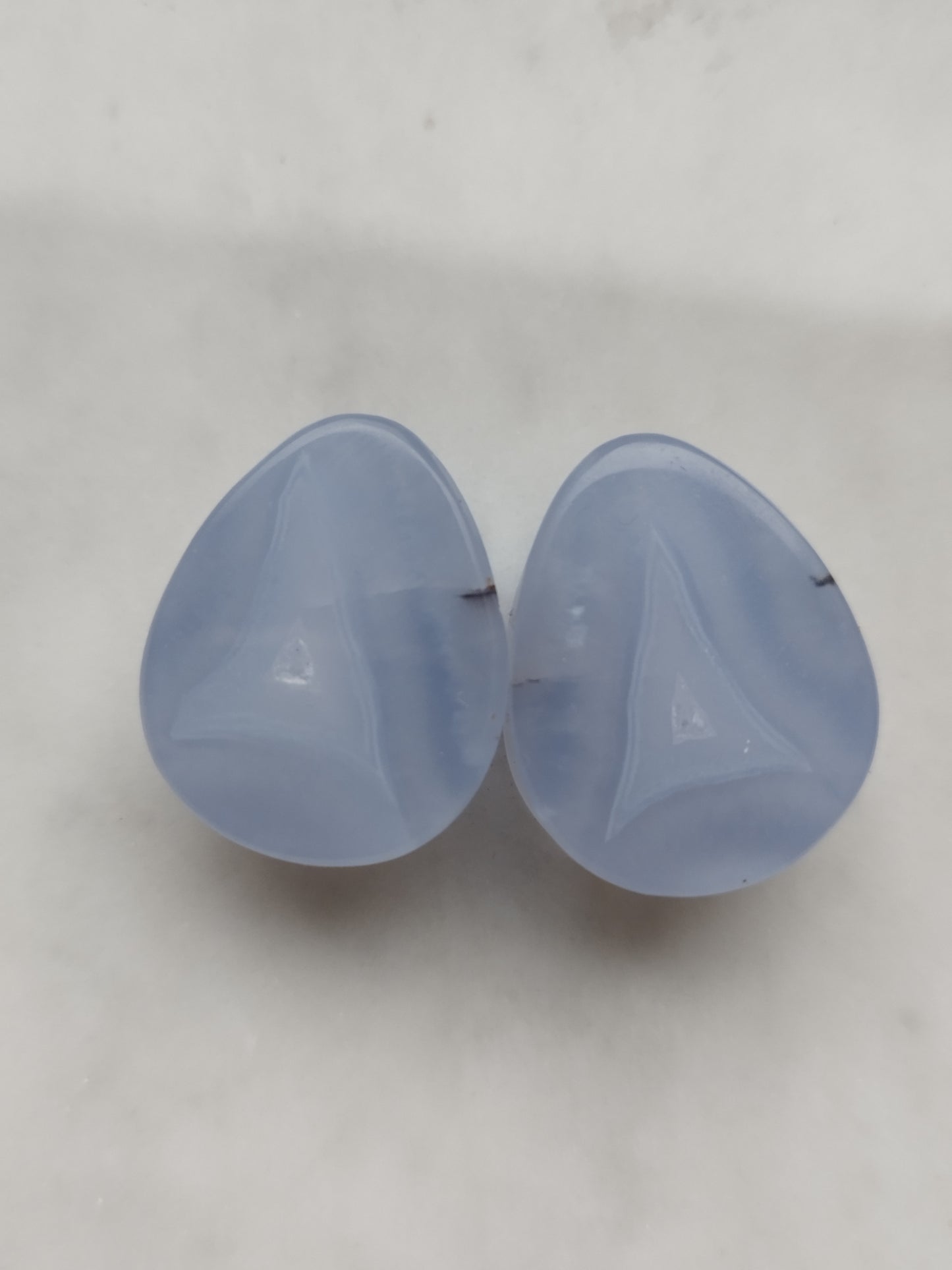 7/8" Chalcedony Geode Teardrop Plugs