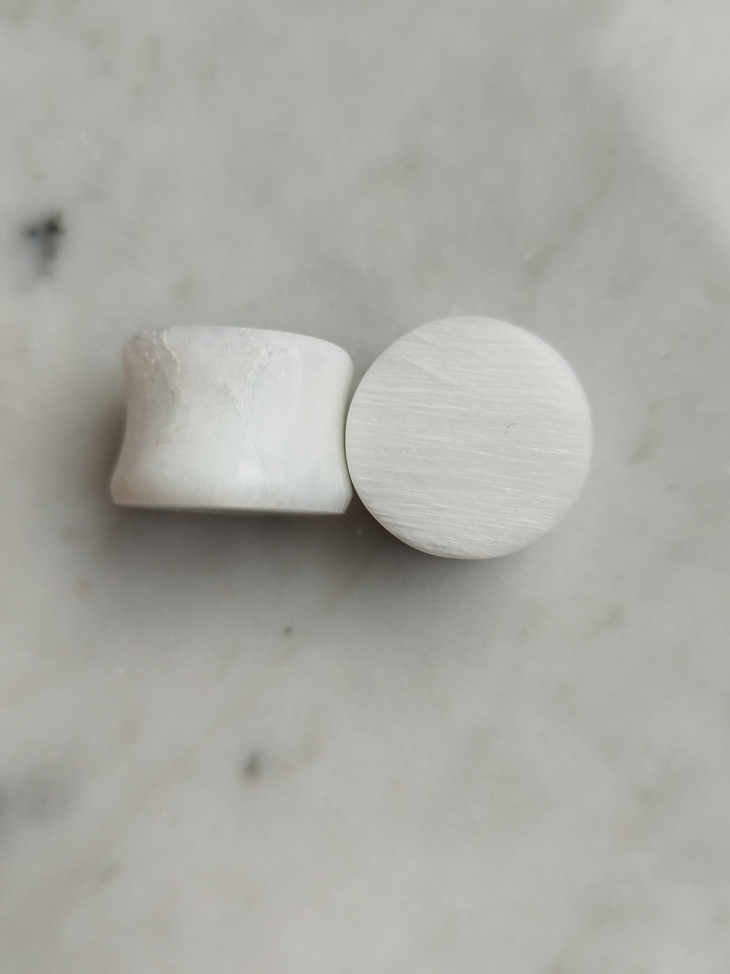 5/8" Moonstone Plugs