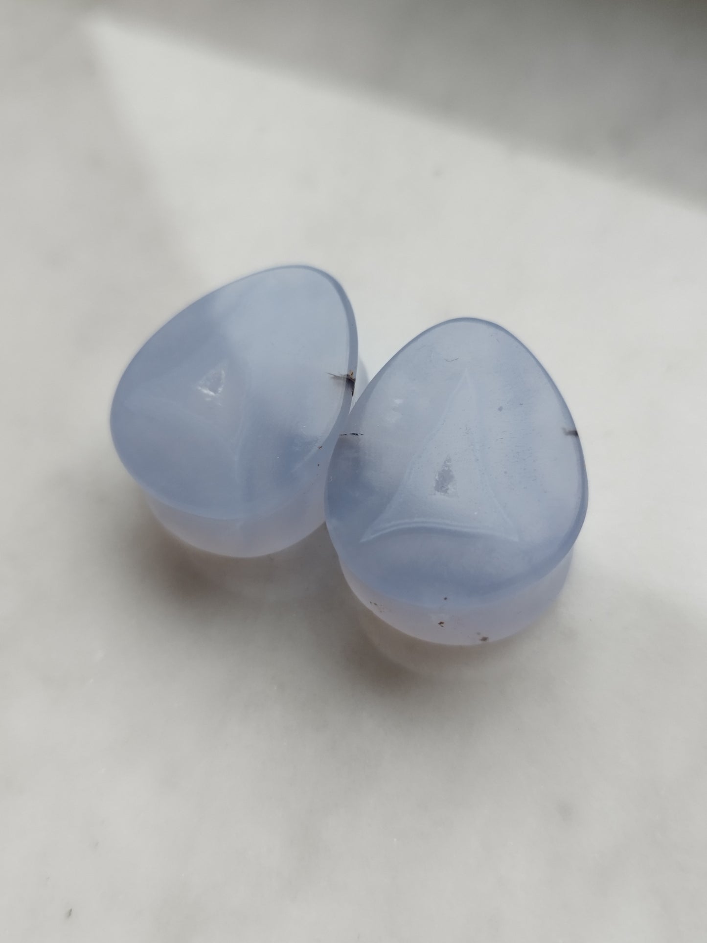 7/8" Chalcedony Geode Teardrop Plugs