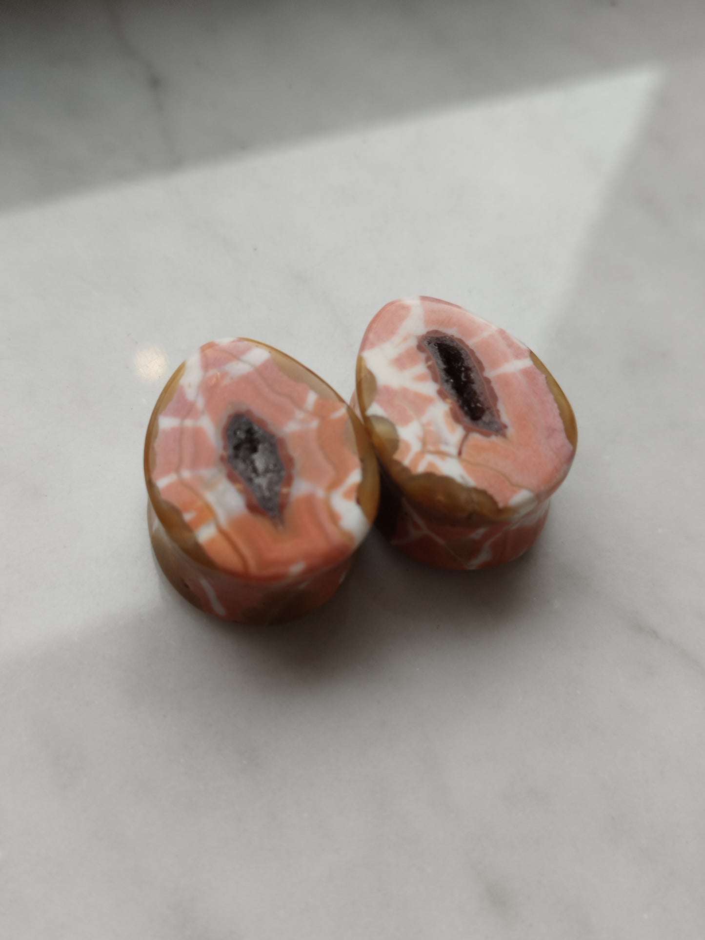 7/8" Pink Agate Geode Plugs